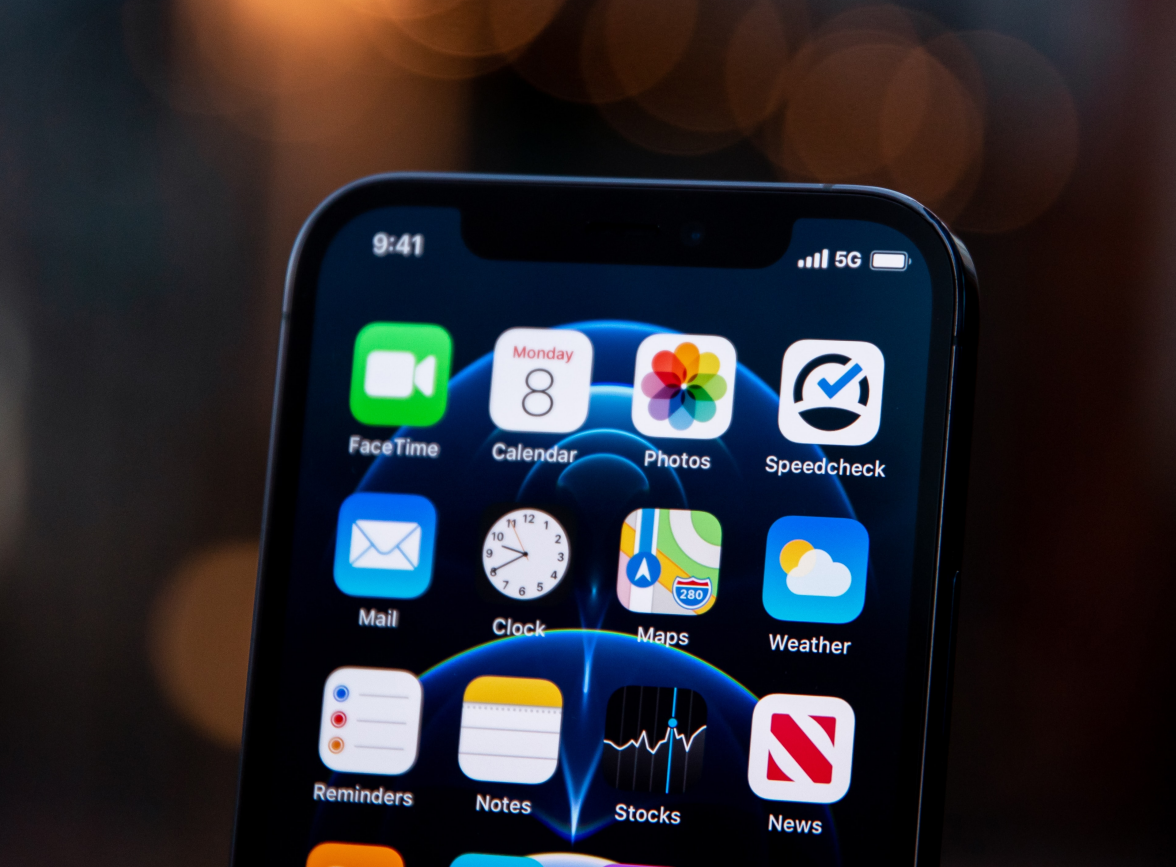 集安苹果手机维修分享为什么 iPhone 12 在冬季会自动关机 