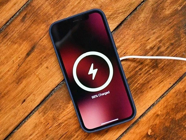 集安苹果手机维修分享iPhone 12可以随便充电吗 